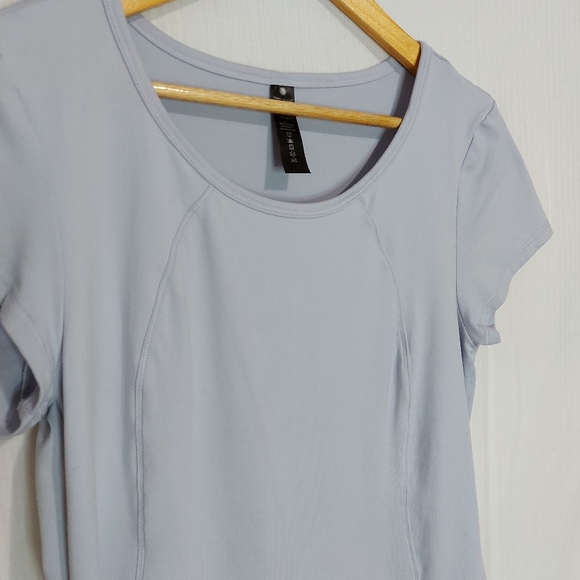 Yogalicious Soft & Airy Scoop Neck Tee Med - Picture 3 of 6